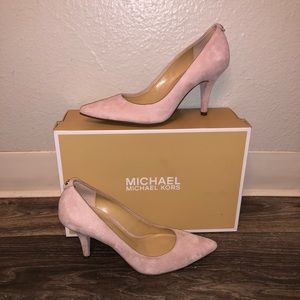 Michael kors mid pump